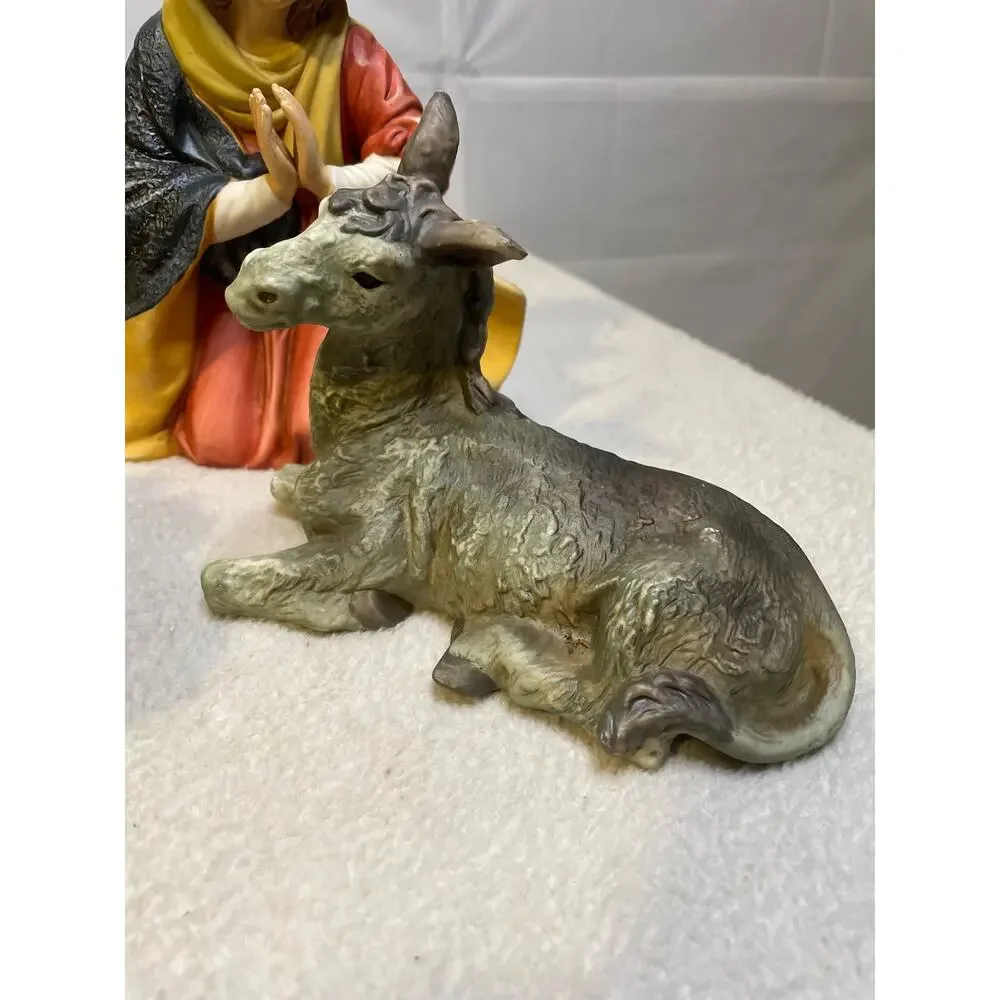 Vintage Grandeur Noel O' Well 5 Piece Nativity Set